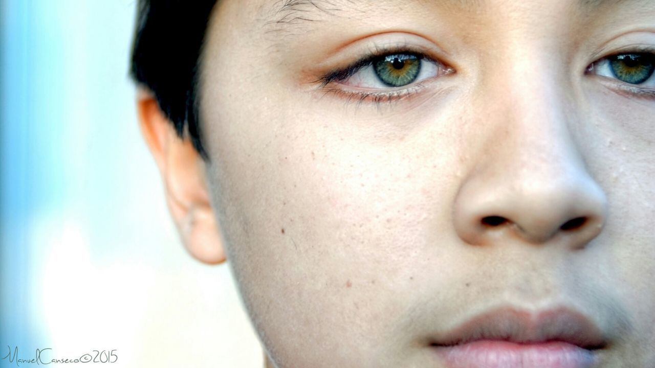 close-up, looking at camera, portrait, lifestyles, human face, headshot, front view, studio shot, young adult, person, part of, focus on foreground, leisure activity, human eye, cropped, indoors