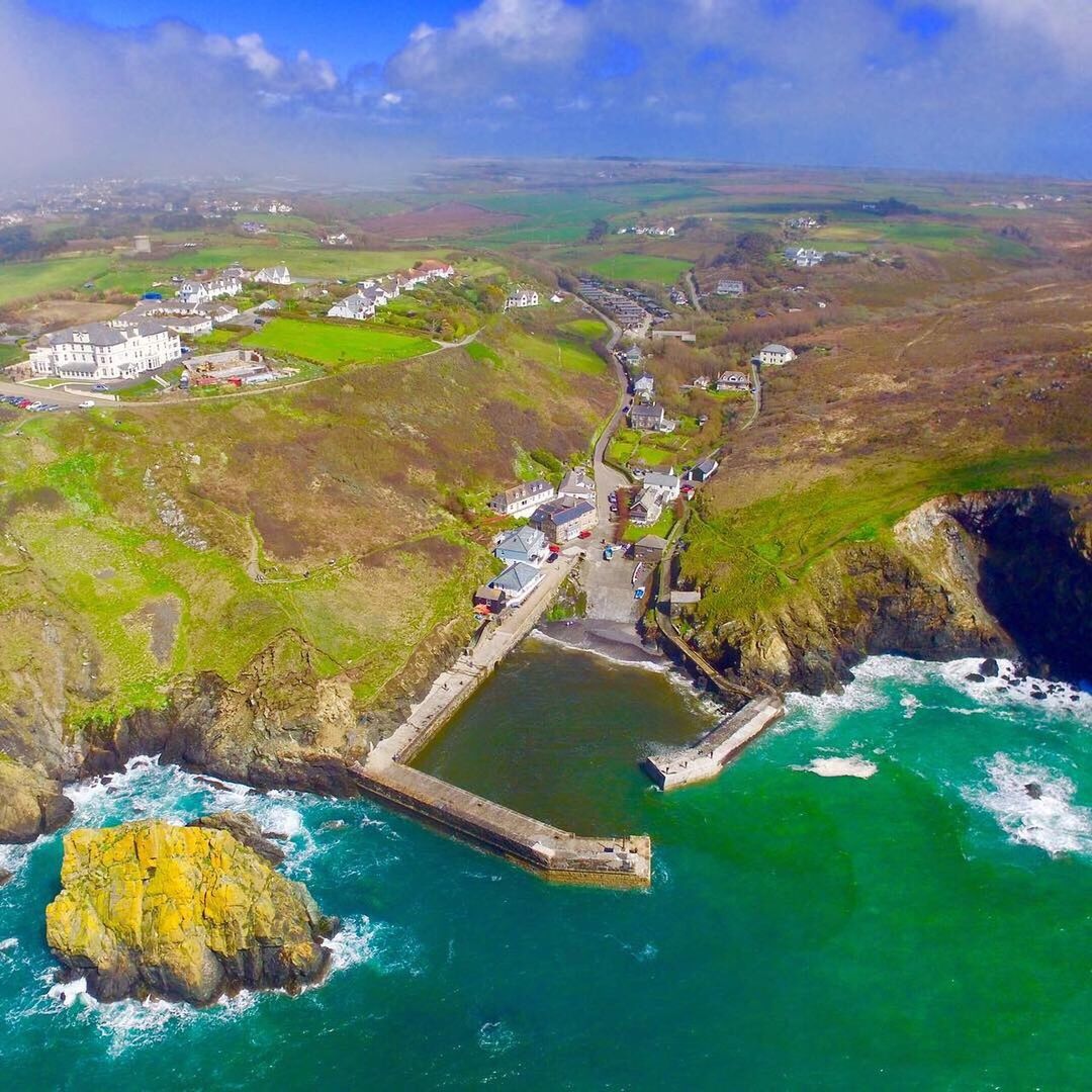 HIGH ANGLE VIEW OF SEA AND LANDSCAPE