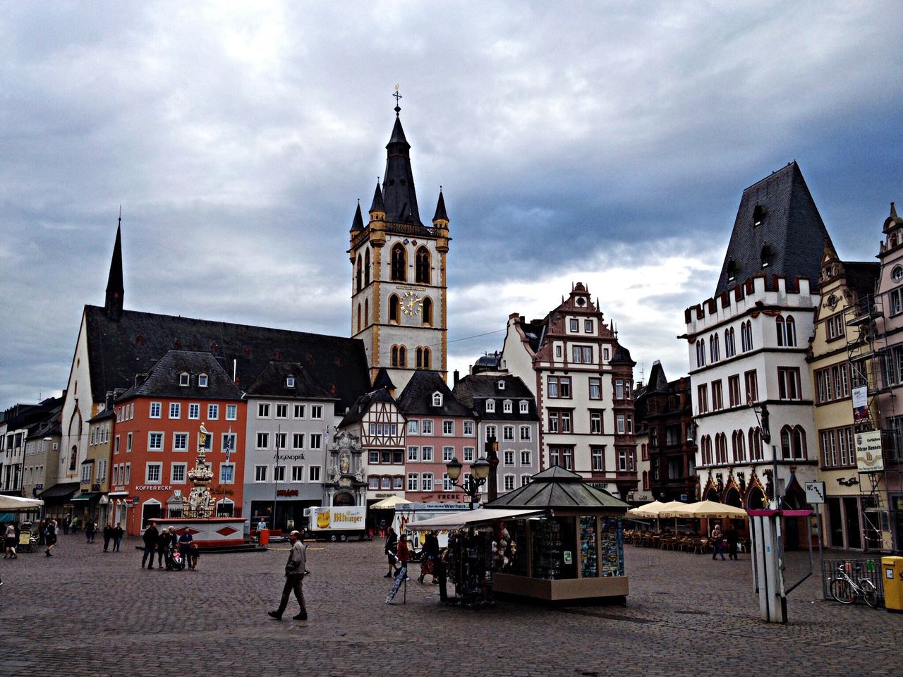 building exterior, architecture, built structure, sky, church, religion, city, place of worship, street, spirituality, cloud - sky, cathedral, incidental people, city life, facade, old town, cloud, travel destinations