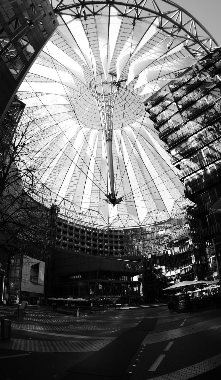 LOW ANGLE VIEW OF FERRIS WHEEL IN CITY