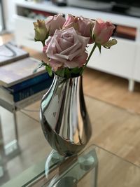 Close-up of rose bouquet on table