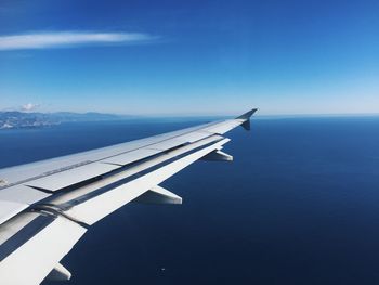 Flying over the sea, between two kinds of blue, the infinity of the sky and the horizon, coast