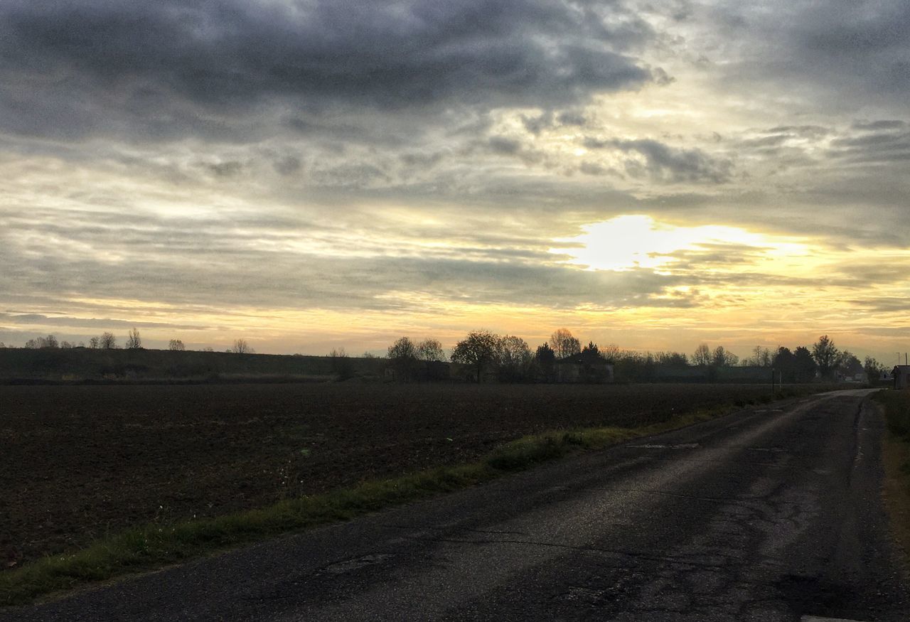 road, the way forward, sunset, cloud - sky, sky, no people, tranquil scene, nature, scenics, transportation, tranquility, landscape, outdoors, beauty in nature, rural scene, tree, day