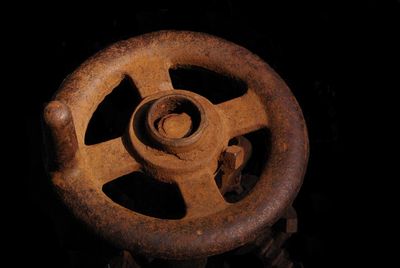 Close-up rusty iron wheel