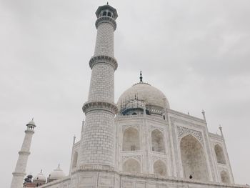 Taj mahal against sky