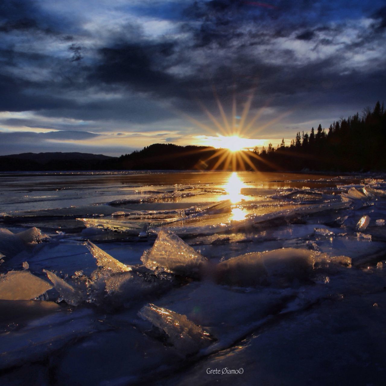 SCENIC VIEW OF LANDSCAPE AGAINST SKY DURING SUNSET