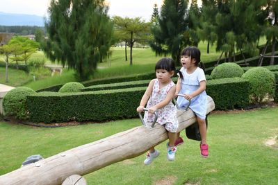 Full length of mother and daughter on grassy field