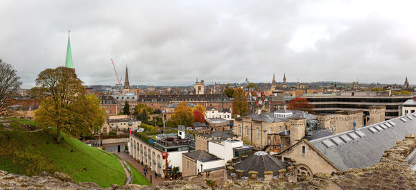 Panoramic viewing of part of the city of oxford, england, in autumn daytime.