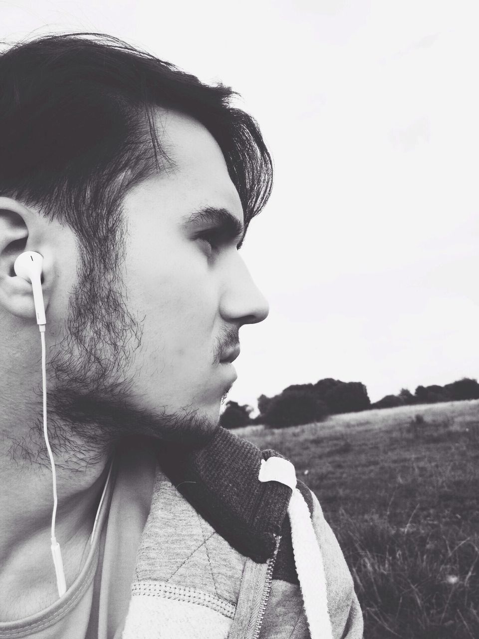 headshot, lifestyles, young adult, person, leisure activity, close-up, young men, portrait, contemplation, head and shoulders, focus on foreground, sky, front view, looking away, sunlight, human face, day