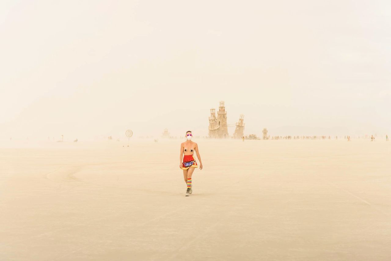 FULL LENGTH OF WOMAN STANDING ON SHORE