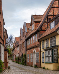 Beautiful and picturesque narrow alley in old town of lüneburg