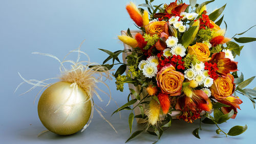 Close-up of fresh white flowers in vase