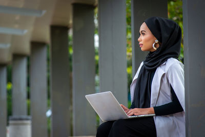 Side view of young woman looking away