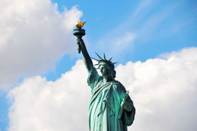 Photo of the statue of liberty in new york, usa