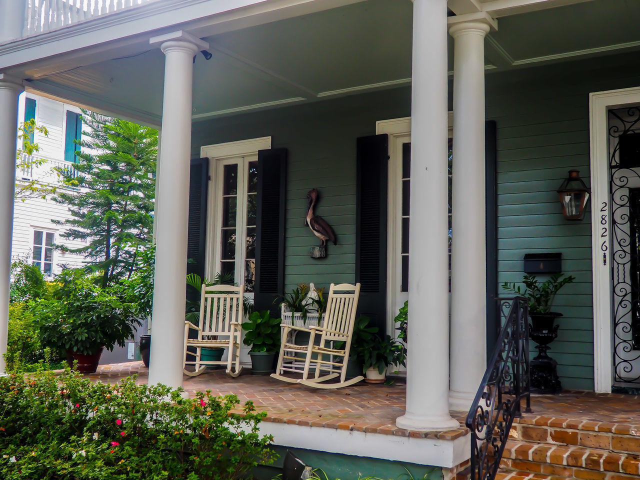 MAN JUMPING AT DOORWAY