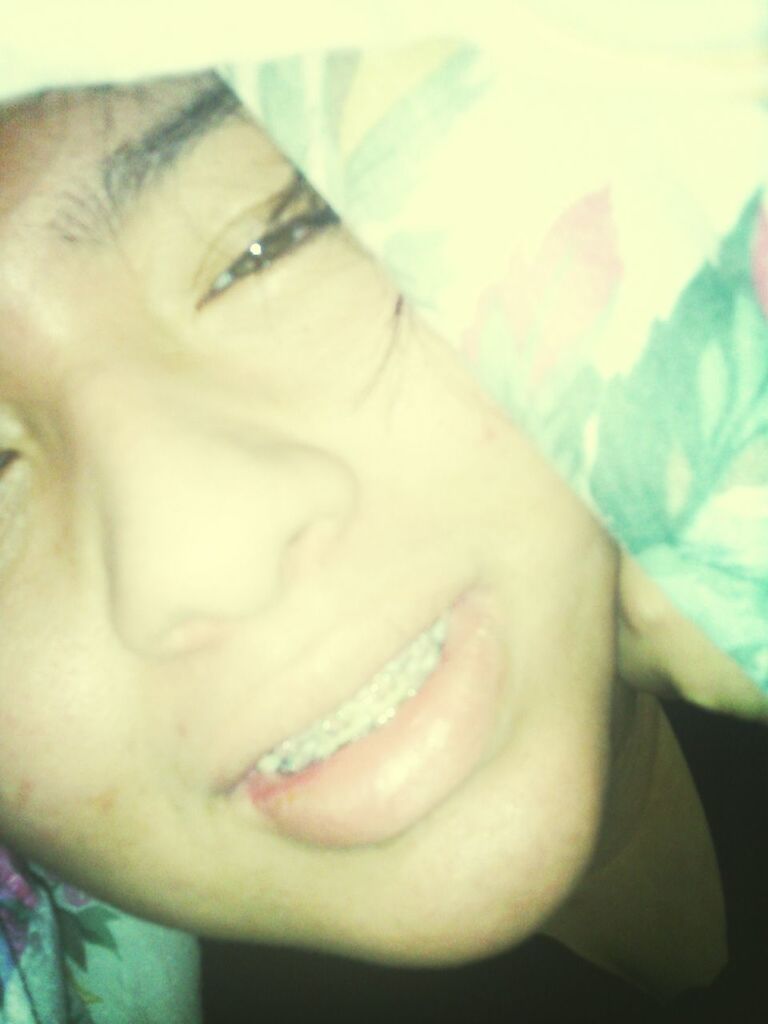 I look faded but im juss tired:D eeeww my pimplse lol