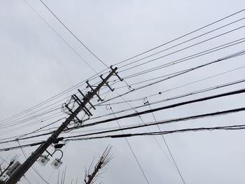 Low angle view of silhouette birds against clear sky