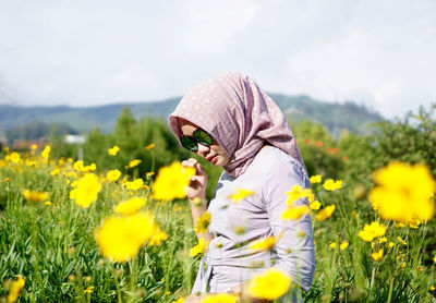 Close-up of yellow flower on field