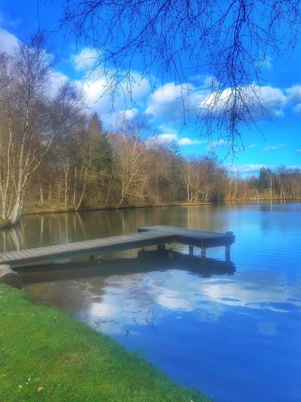 SCENIC VIEW OF SWIMMING POOL AGAINST LAKE