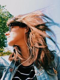 Portrait of young woman wearing sunglasses