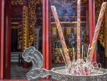 Illuminated sculpture in building