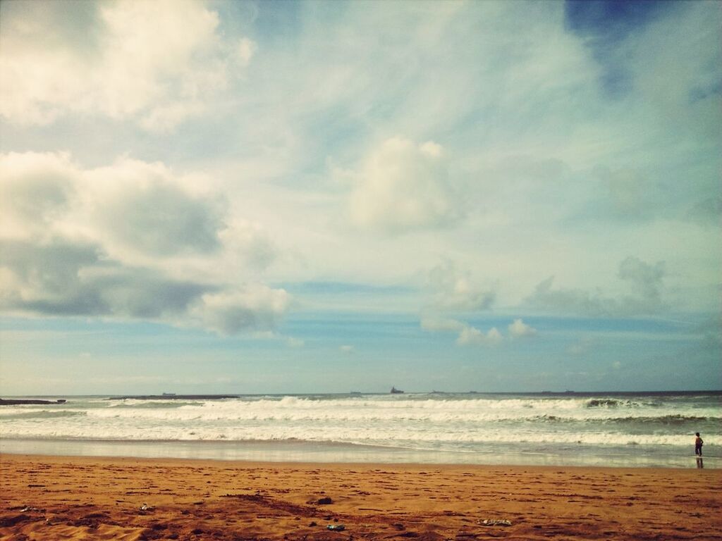 sea, beach, horizon over water, sky, water, shore, sand, tranquil scene, tranquility, scenics, beauty in nature, cloud - sky, nature, idyllic, cloud, coastline, cloudy, wave, incidental people, remote