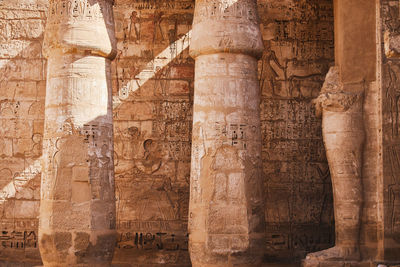 Columns with egyptian hieroglyphs and ancient symbols. famous egyptian landmark. visiting egypt