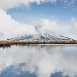 View of mount taranaki from mirror lake lookout in a misty day. new zealand.