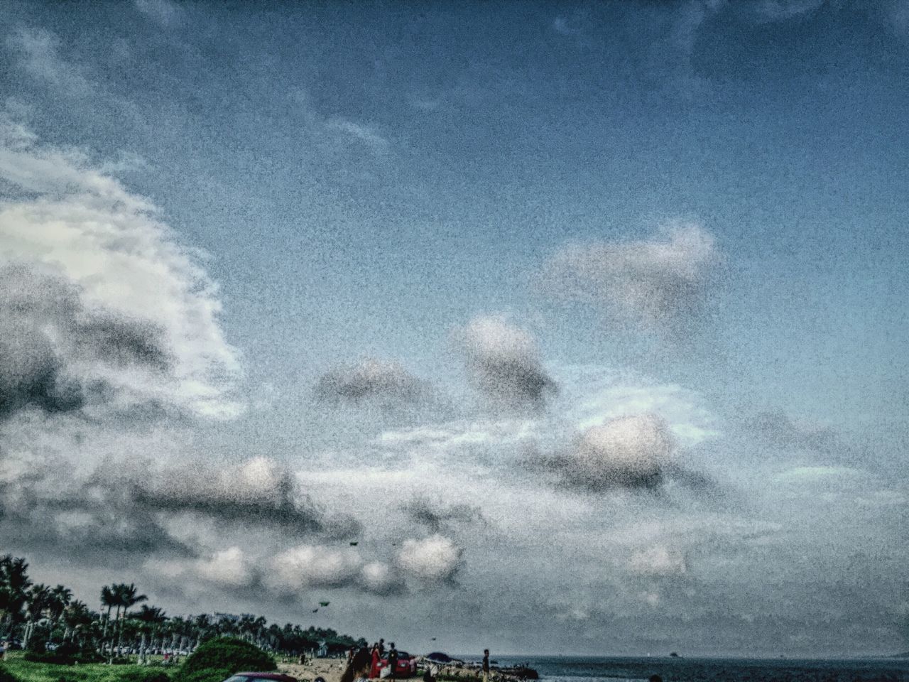 sky, cloud - sky, sea, cloudy, water, scenics, beauty in nature, tranquility, tranquil scene, horizon over water, nature, cloud, beach, weather, blue, idyllic, day, shore, outdoors, overcast