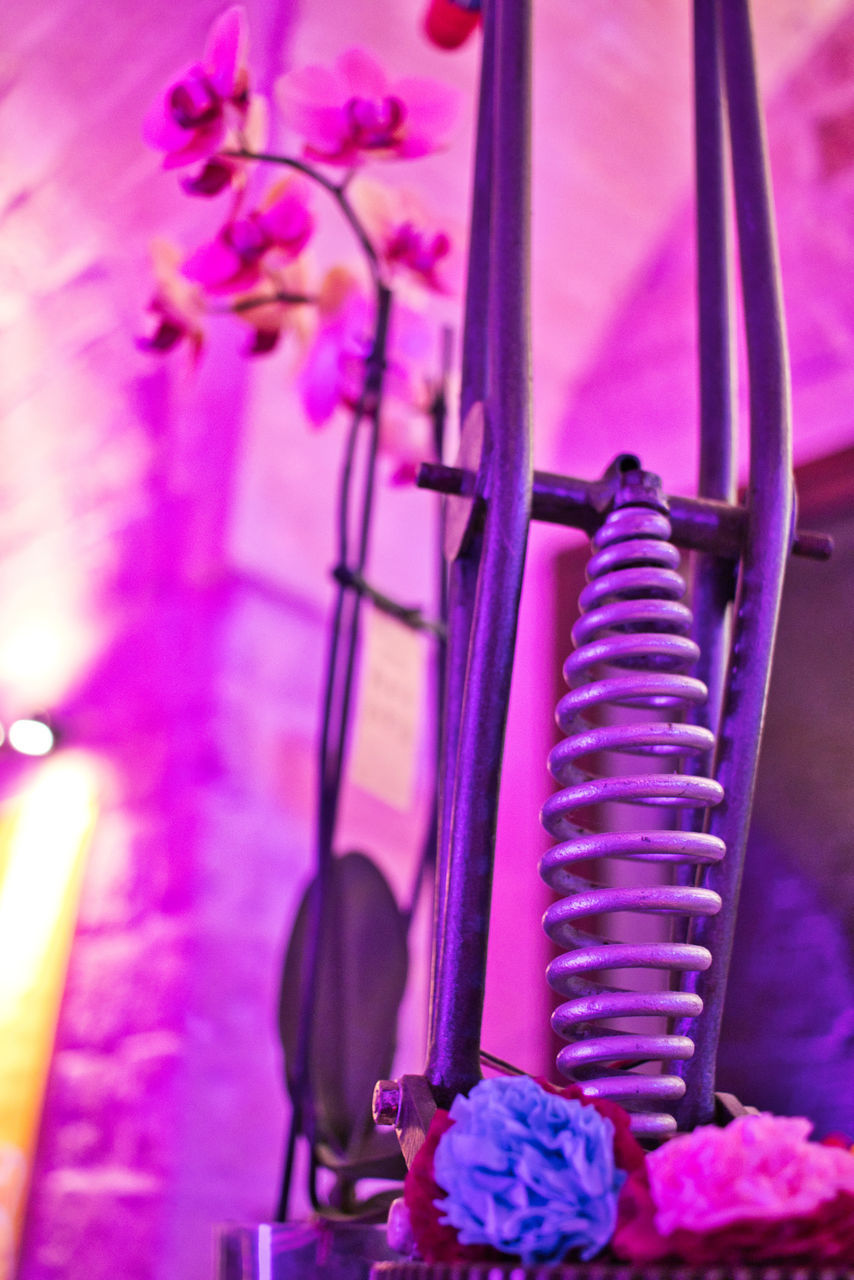 HIGH ANGLE VIEW OF PINK FLOWER HANGING ON METAL