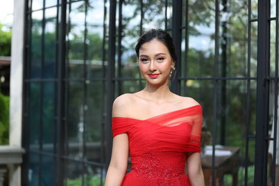 Portrait of smiling young woman