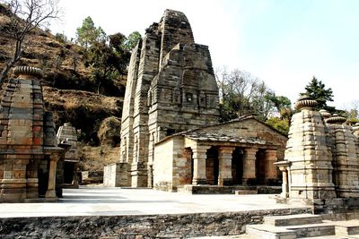 Old ruins of building against sky