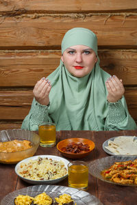 Portrait of young woman having food