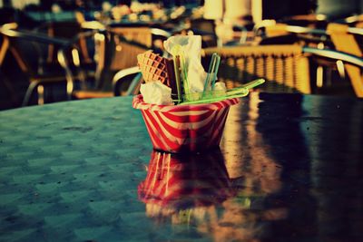 Ice cream leftovers with spoons in bowl on table at restaurant