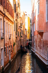 Canal passing through buildings in city