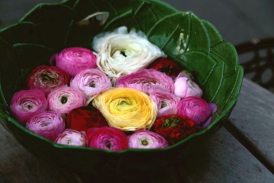 Close-up of fresh roses in bowl on table