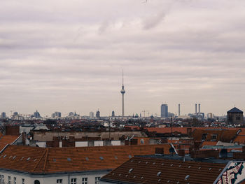 Distant view of fernsehturm against sky in city