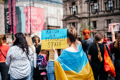 Glasgow, scotalnd - july 30, 2022 anti-russia protest with participants calling for russia to be