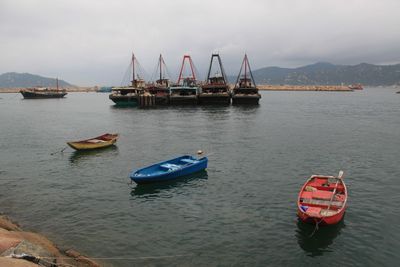 Simple boat style in the sea