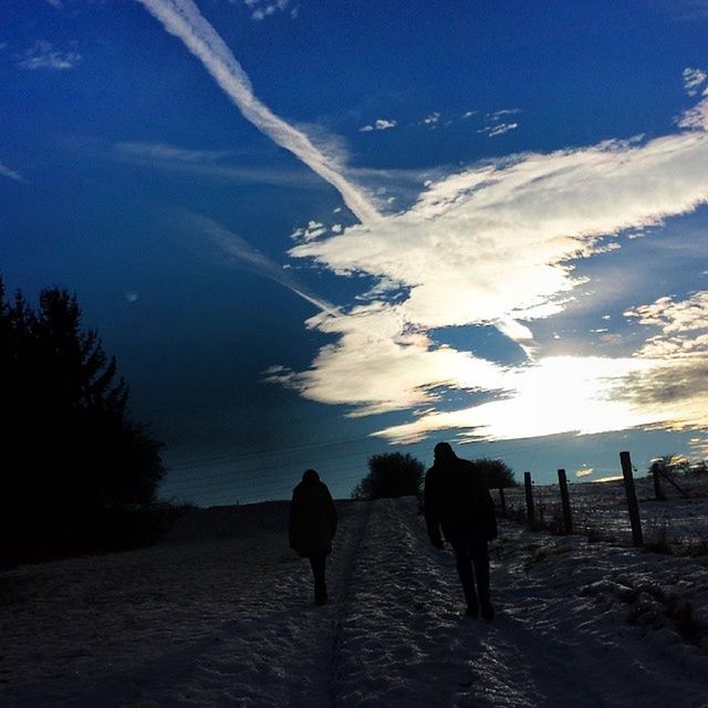 sky, silhouette, walking, tranquility, lifestyles, men, tranquil scene, leisure activity, scenics, rear view, beauty in nature, cloud - sky, nature, full length, person, water, blue, beach