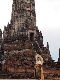 Statue of old historic building against sky