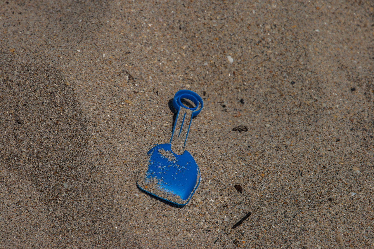 HIGH ANGLE VIEW OF WATER ON SAND