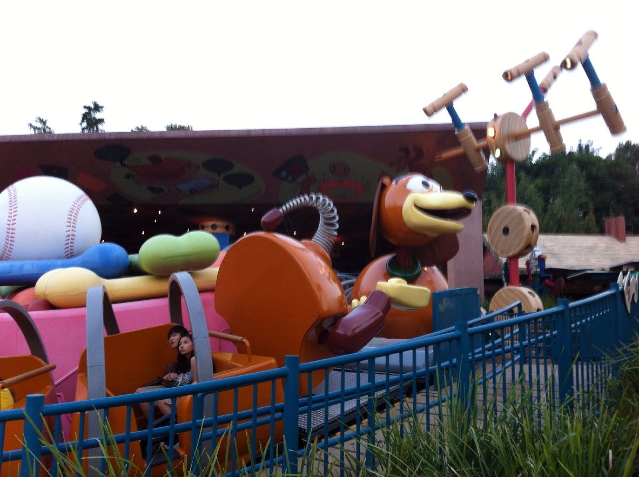 Slinky Dog Spin 轉轉彈弓狗