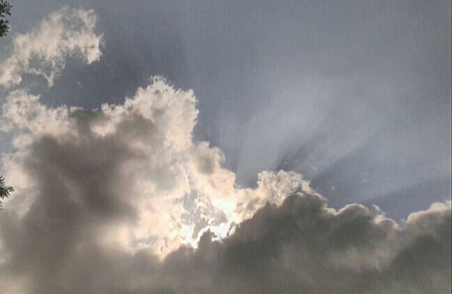 sky, cloud - sky, low angle view, cloudy, beauty in nature, tranquility, scenics, nature, tranquil scene, cloud, sky only, cloudscape, weather, sunbeam, idyllic, outdoors, sunlight, sun, no people, silhouette