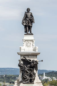 Statue of liberty against sky