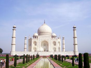 Facade view of taj mahal against the sky