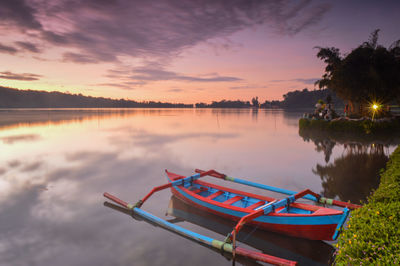 Boat on the lake