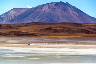 Scenic view of salar de uyuni and mountains