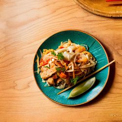 Food shooting pad thai