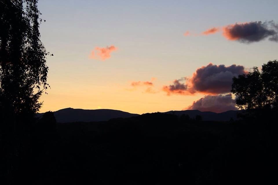 silhouette, sunset, scenics, mountain, tranquil scene, tranquility, beauty in nature, sky, mountain range, landscape, nature, idyllic, tree, dark, cloud - sky, orange color, outline, cloud, non-urban scene, copy space